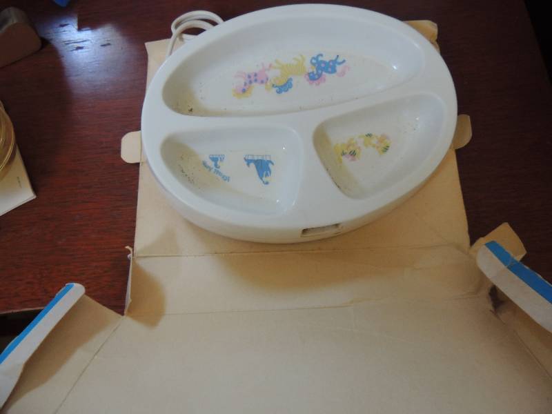 lot 421 image: Pink bunny hot and cold feeding plate