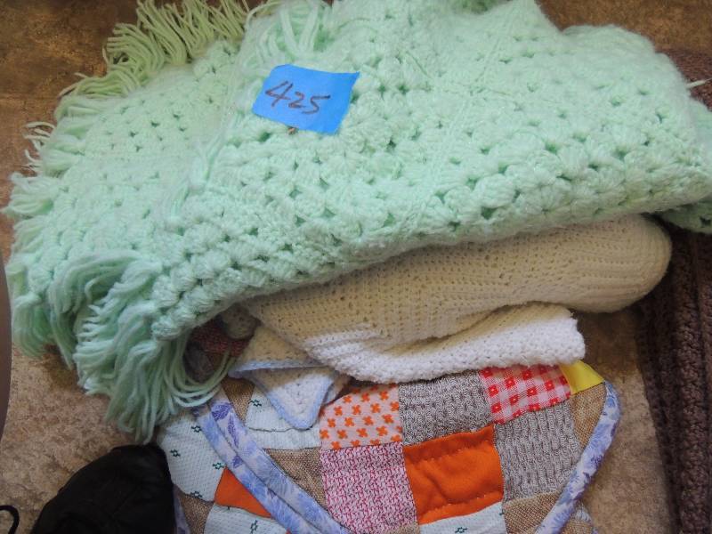 lot 425 image: 3 blankets
