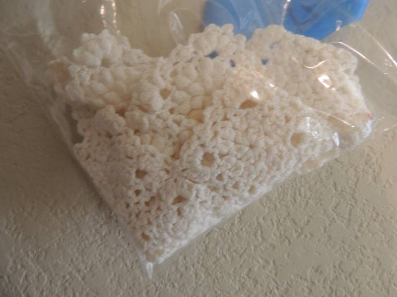 lot 431 image: 6 whitetan dollies 2 bags