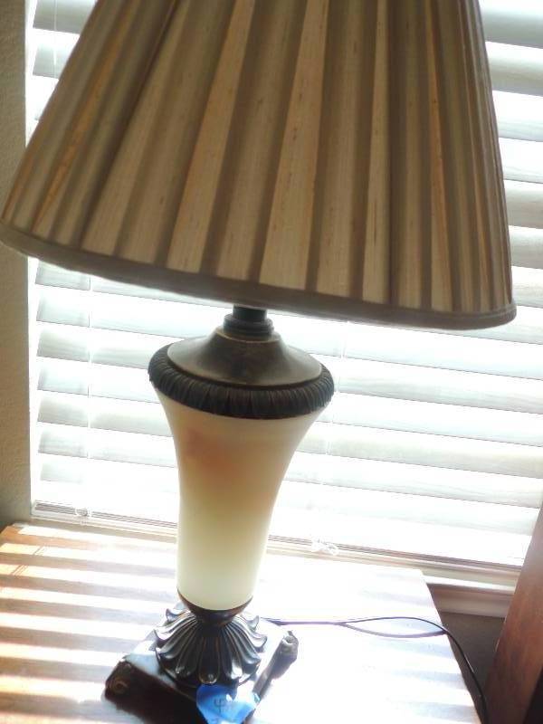 lot 436 image: LARGE BEDSIDE LAMPS - MATCHING,  WITH SHADES  - QTY 2