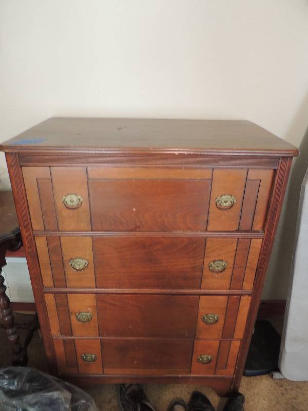 lot 453 image: Chest of drawers 4 drawers 32 x 18 x 42