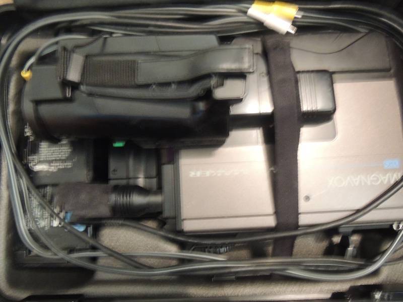 lot 454 image: Magnavox movie camera Mark V comes with bag and tripod