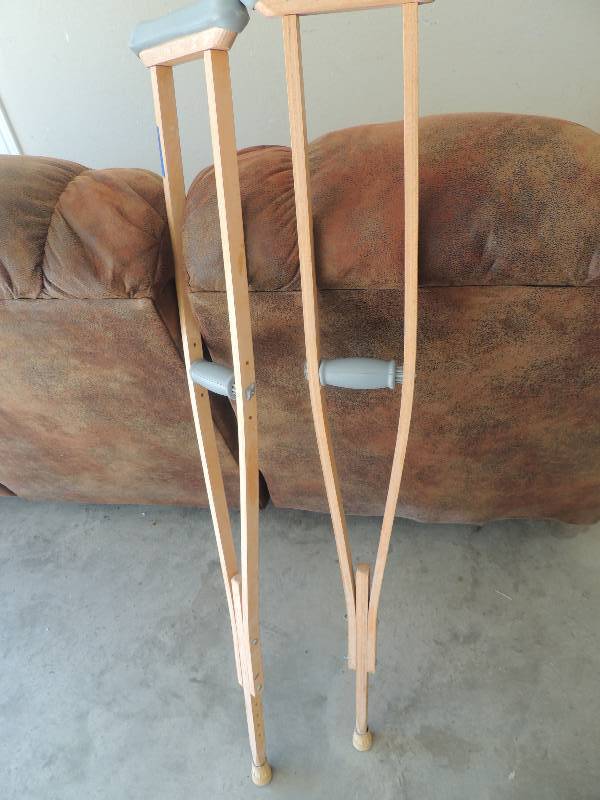 lot 463 image: 2 sets of crutches- 1 metal 1 wooden