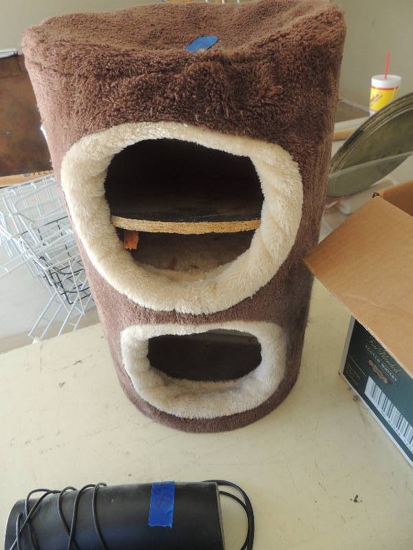 lot 467 image: Brown cat climbing cat tree toy