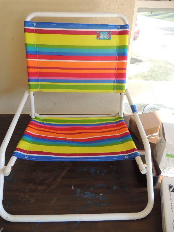 lot 469 image: Tri color beach chair