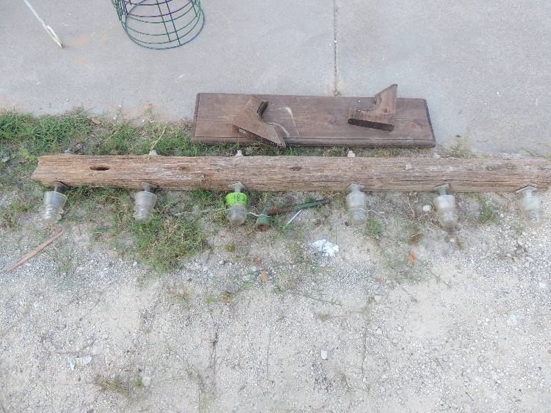 lot 482 image: CROSSBAR WITH 6 CLEAR INSULATORS ATTACHED - VINTAGE