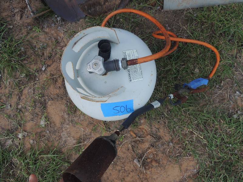 lot 506 image: Propane tank with torch connectors