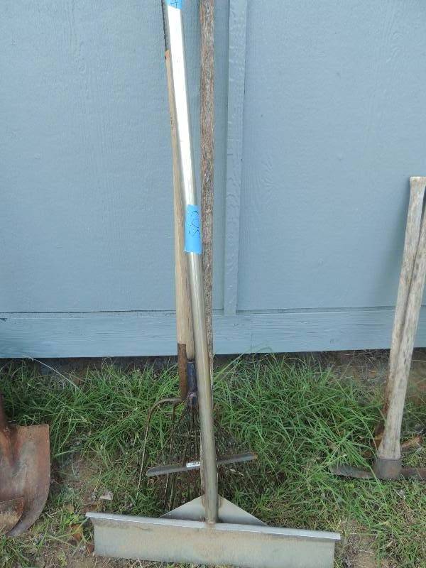lot 507 image: pitch fork, rake, scraper