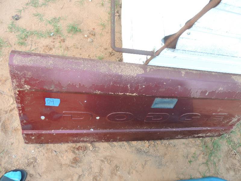 lot 514 image: Dodge Pick up truck tail gate