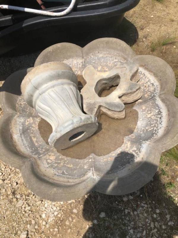 lot 497 image: Large Water Fountain  - dolphins needs repair