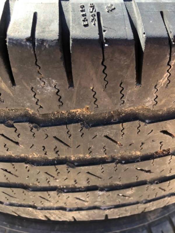 lot 498 image: 5 truck tires LT 26570R17 on rims  plus 3 rims and 3 hubcaps