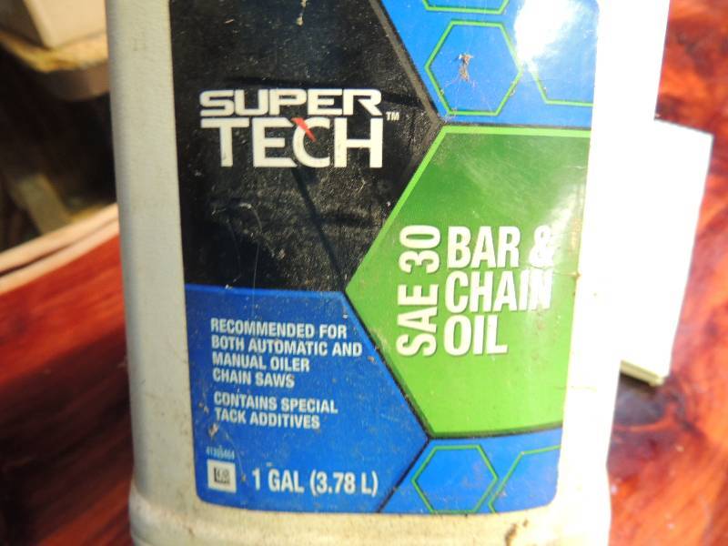 lot 152 image: SAE tow bar and chain oil