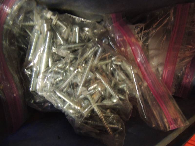 lot 156 image: Lot of screws  - 5 qt. bags