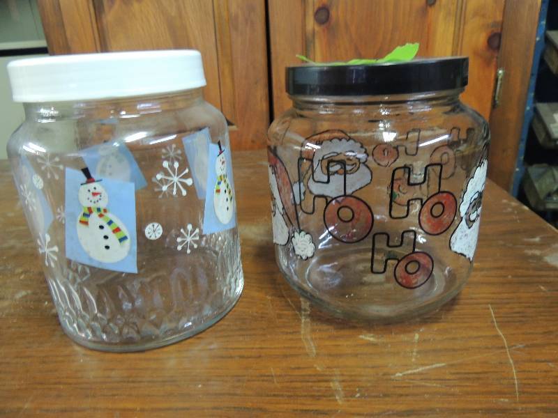 lot 285 image: 2 cookie jars. One Ho-Ho-Ho and one snowman