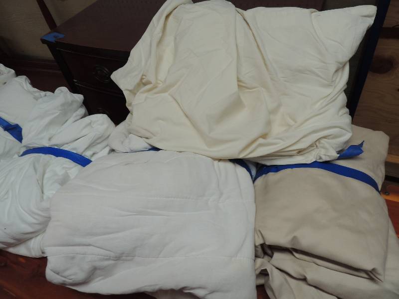 lot 474 image: Sheets (QUEEN), linens and Towels