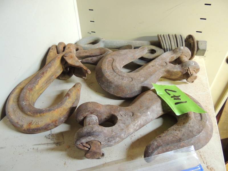 lot 147 image: 4 tow hooks 7   and washers and rings