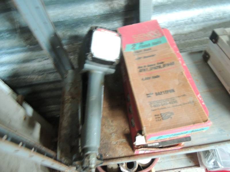 lot 40 image: Senco nail gun with 4 boxes of nails