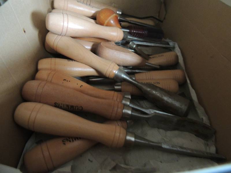 lot 48 image: 34 wood carving chisels by Cummings Big Brother