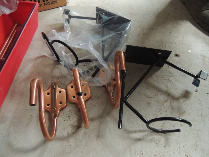 lot 43 image: Wall mounts
