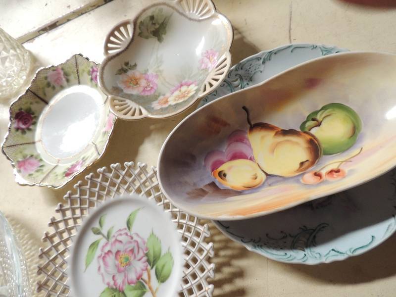 lot 380 image: Oblong fruit plate, flower design plate and Rossetti hand painted plate