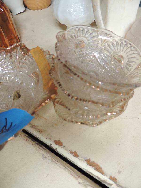 lot 389 image: 5 desert bowls 1 large bowl, lid