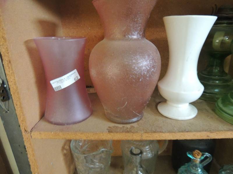 lot 62 image: 3 flower vases