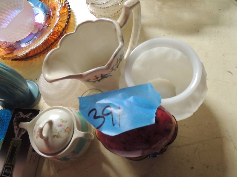 lot 391 image: Lot of bowls, glasses and Bavarian glass eggs