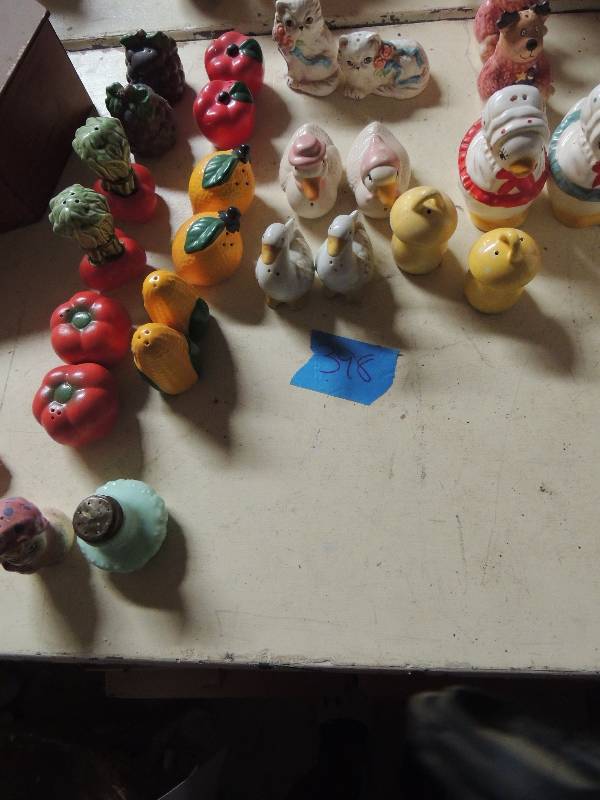 lot 398 image: 12 sets of S&P shakers animals and food