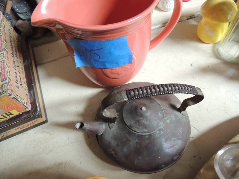 lot 405 image: Patals Oneida china pot and vintage coffee tin
