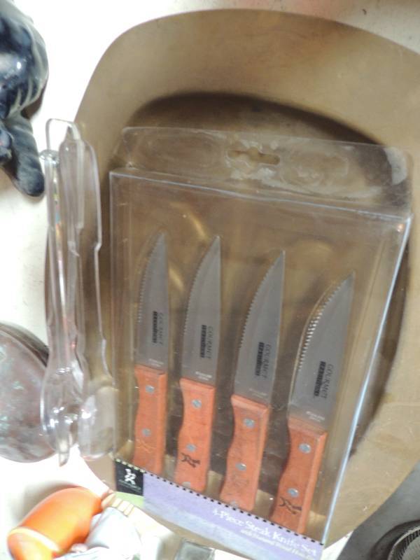 lot 406 image: Large silver platter2 sets of gourmet steak knives NIB