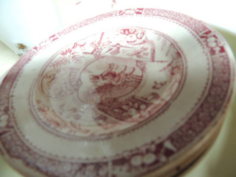 lot 409 image: Hall superior kitchen ware made in USA  2 white vases metal trays 4 mini painted plates #766 Rd #69436 2 Japanese plates