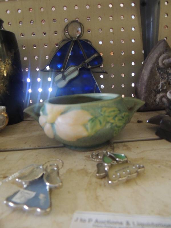 lot 91 image: Blue glass angel with violin,  ROSEVILLE BOWL 5-5