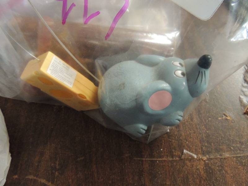 lot 417 image: Battery operated rat with his very own cheese