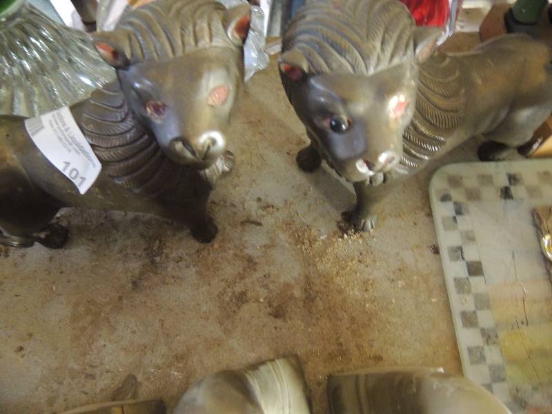 lot 101 image: Lion book ends
