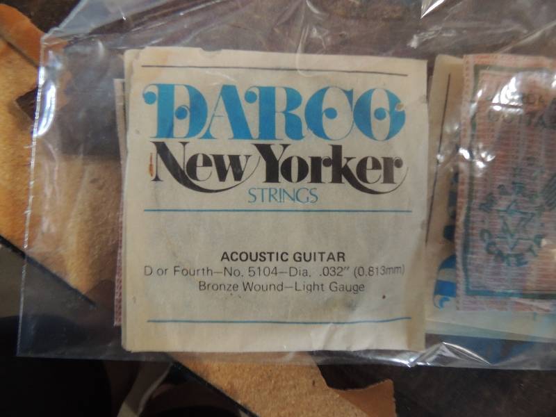 lot 420 image: Darco New York strings extra fine nylon