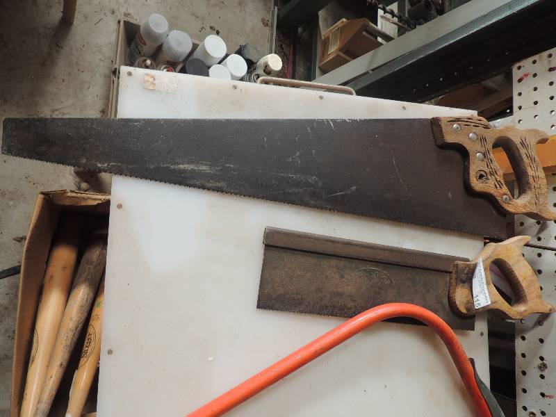 lot 115 image: Assorted hand saws