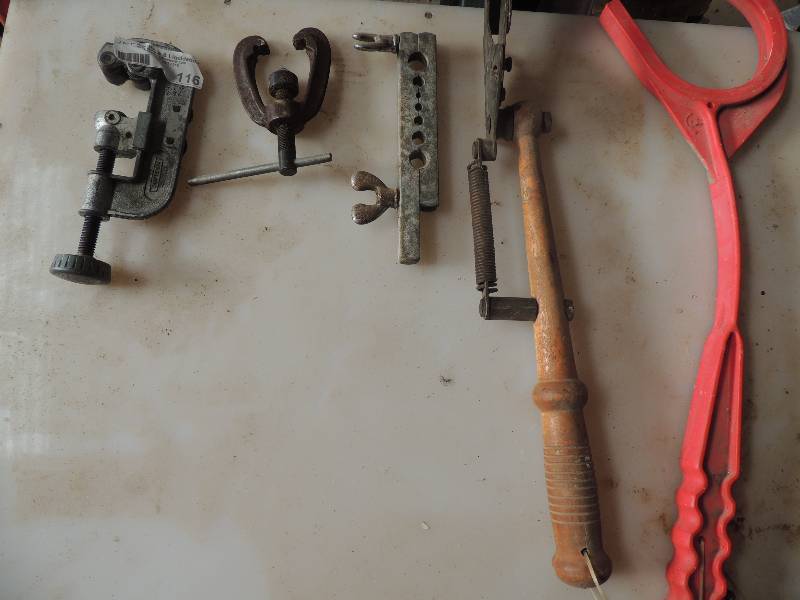 lot 116 image: Copper tubing cutter and flare kit
