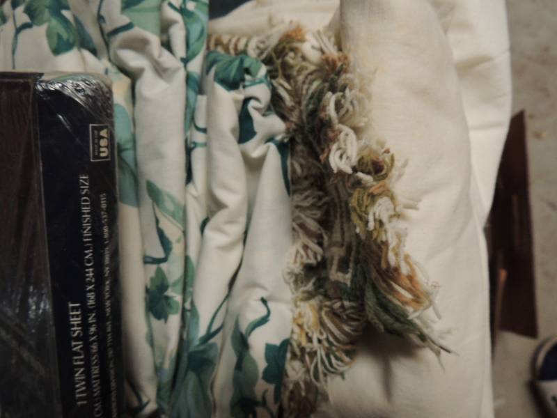 lot 431 image: Twin flat sheets 2 packs NIB