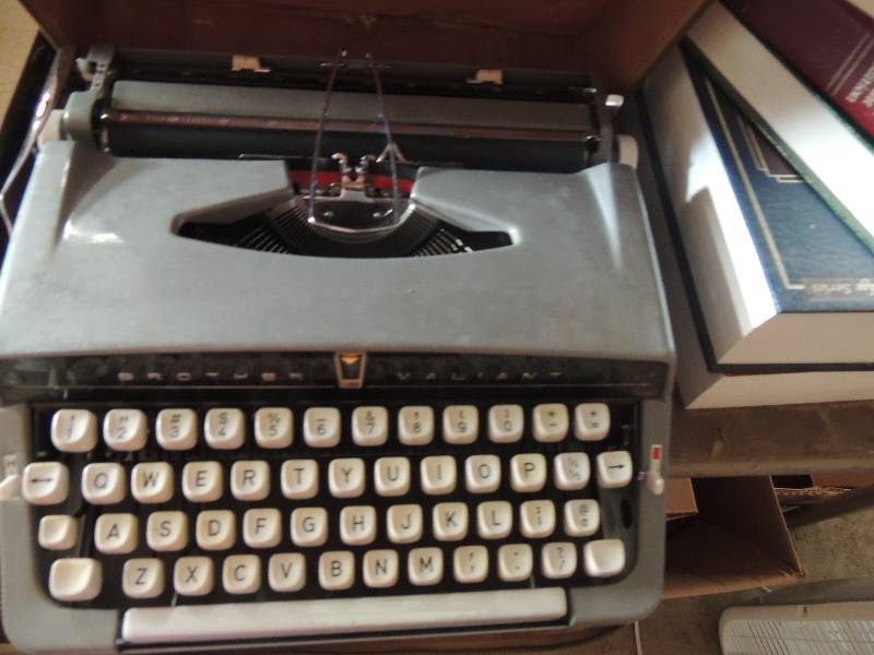 lot 121 image: Old school typewriter Brother valient model#880