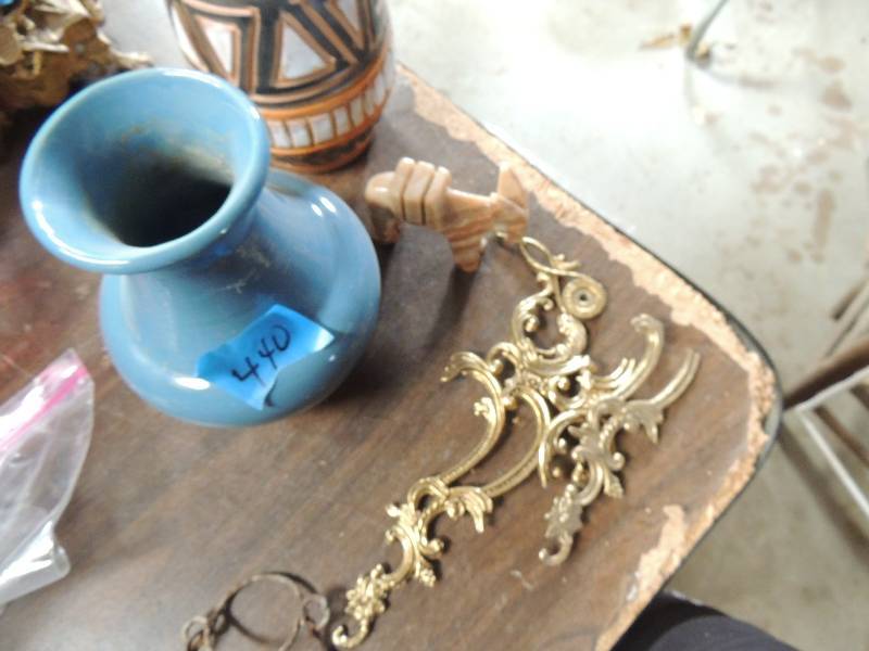 lot 440 image: Blue 5012 McCoy vase, INDIAN POTTERY, VINTAGE JUG CARRIER HANDLE