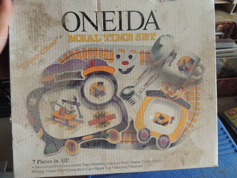 lot 127 image: Oneida childs flatwear set