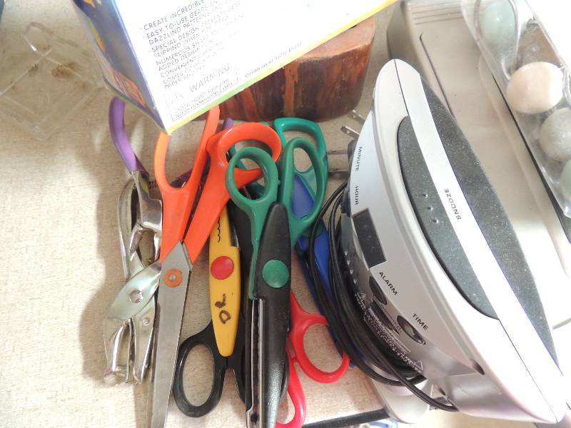 lot 131 image: Shower curtain hooks, VHS rewinder, spiral art and scissors