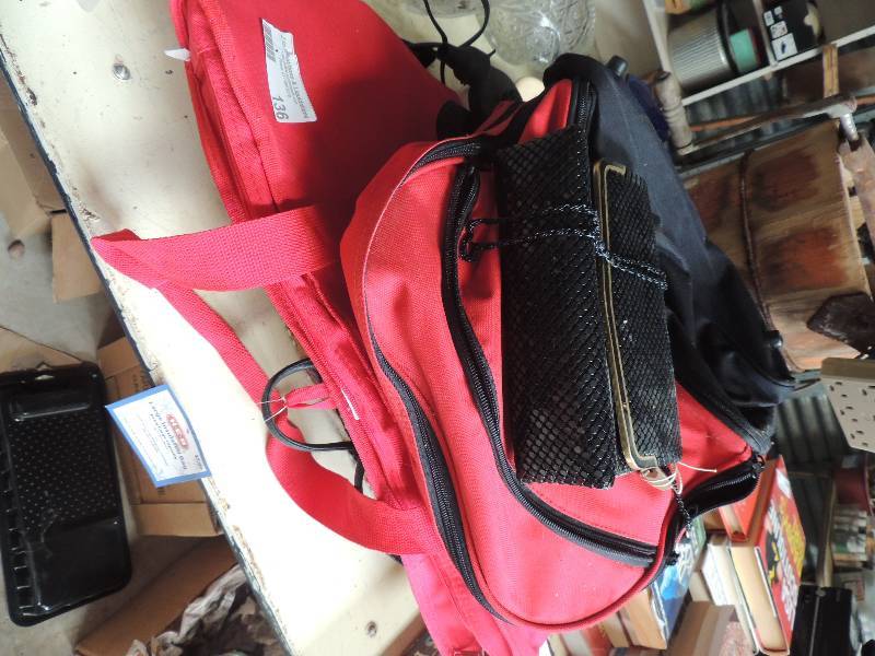 lot 136 image: Various bags ( insulated, beaded purse etc.)