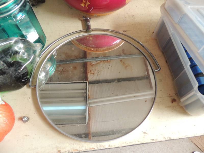 lot 134 image: 10 mirror, laser pointer with 2 taco bell chivas