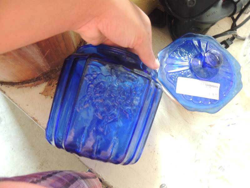 lot 142 image: Cobalt Blue glass cookie jar and FRANCISIAN APPLE CUP