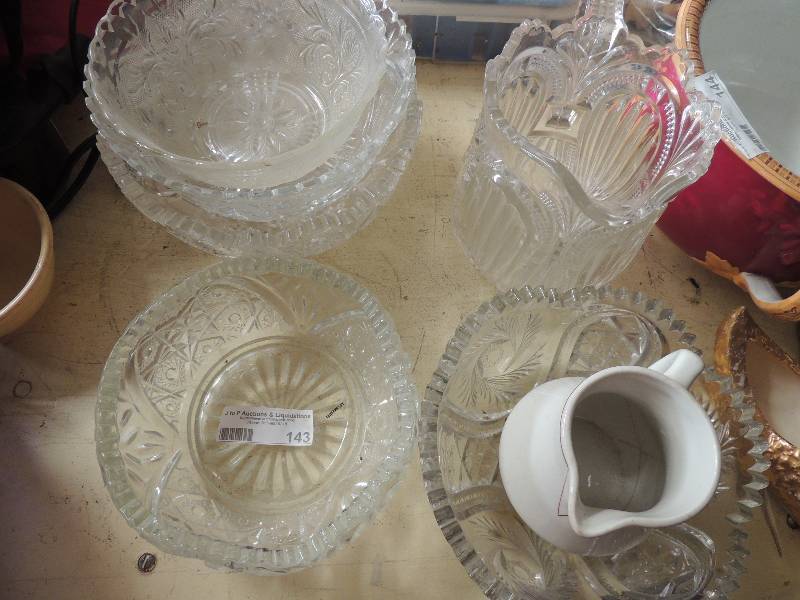 lot 143 image: Pressed glass bowls 4, footed bowl x 1, Pressed glass picture frame