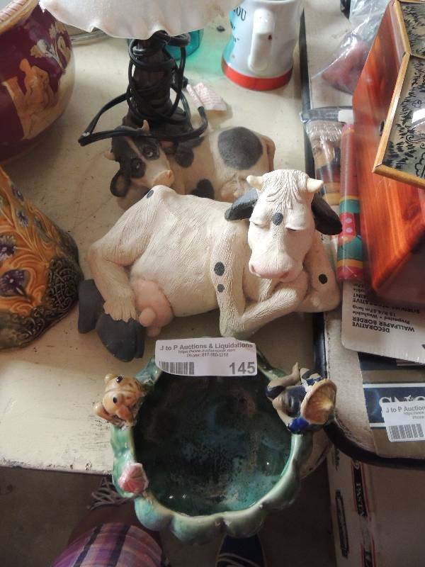 lot 145 image: River bowl, 2 cows, small table lamp