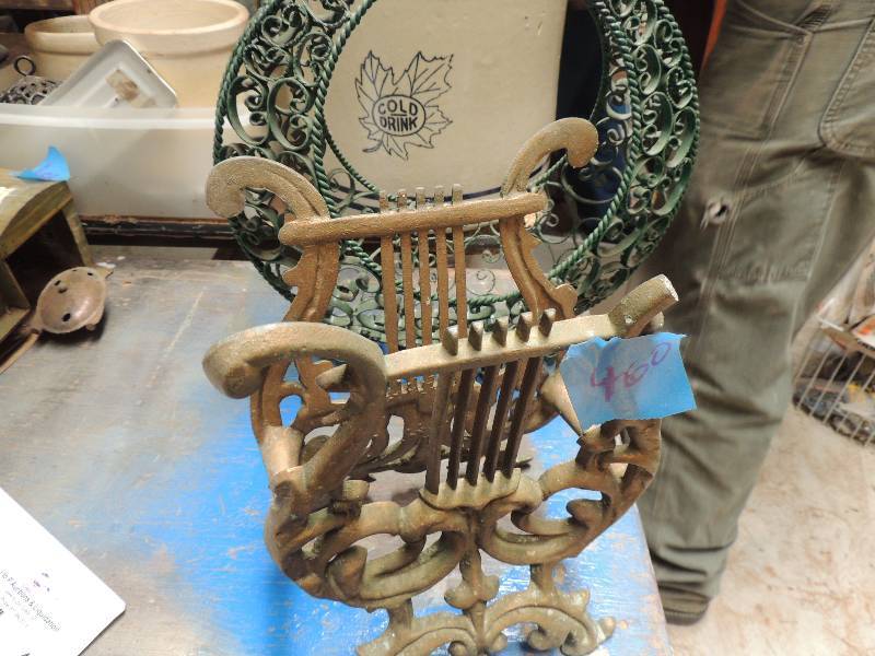 lot 460 image: Magazine rack and metal floral basket
