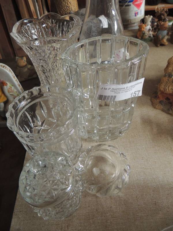 lot 157 image: Crystal vases and creamer & sugar