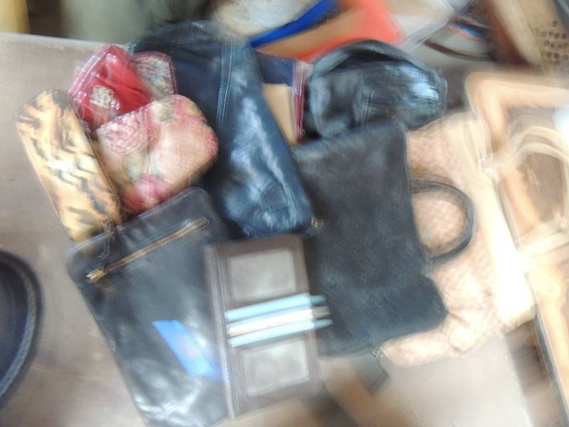 lot 478 image: Lot of purses and cigarette cases